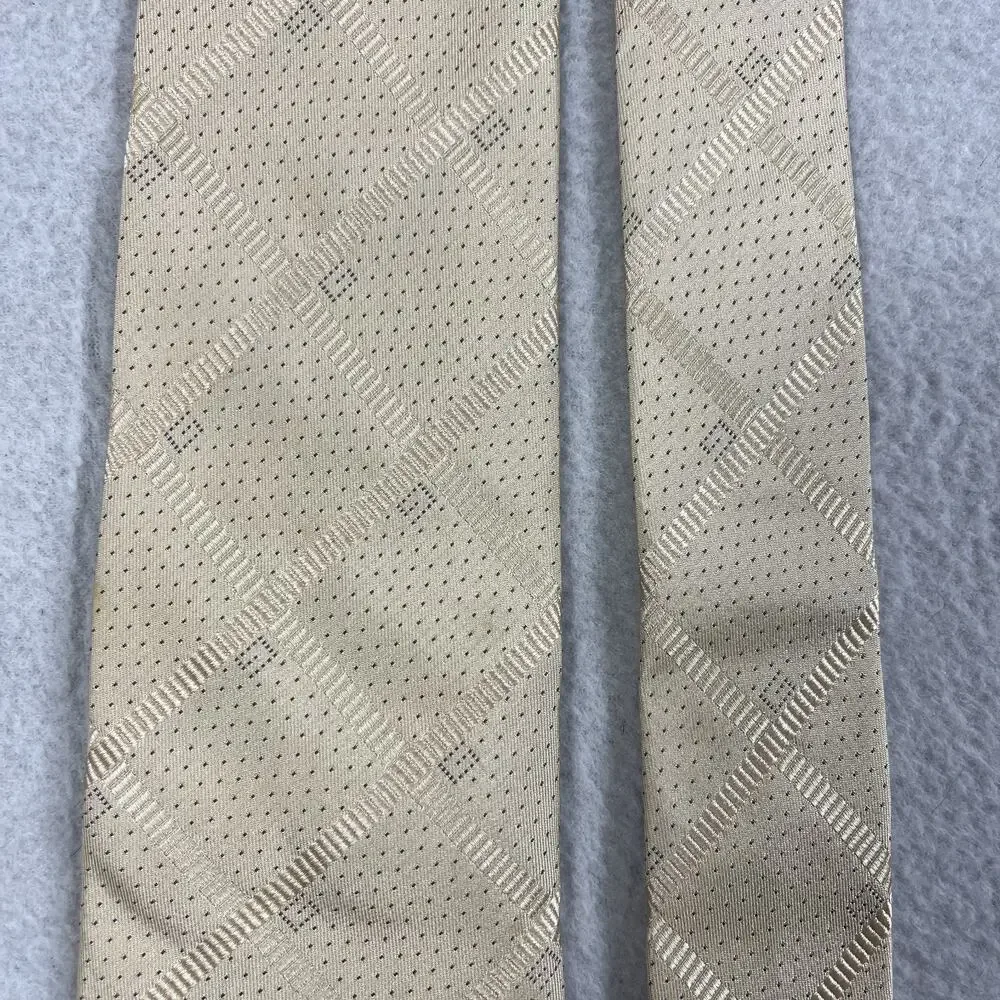 Vintage Gucci Necktie Champagne Colored Silk Geometric Classic Fit Italy